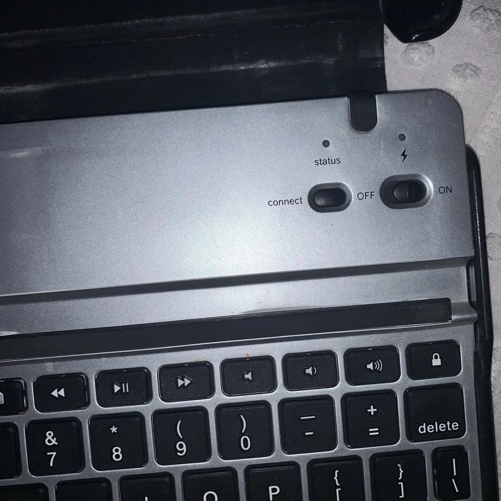 Zagg keyboard for tablet